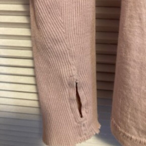 Scoop Neck Long Sleeve Pink Shirt with Elephant, Thumbholes on Sleeves Size Med - Picture 4 of 7